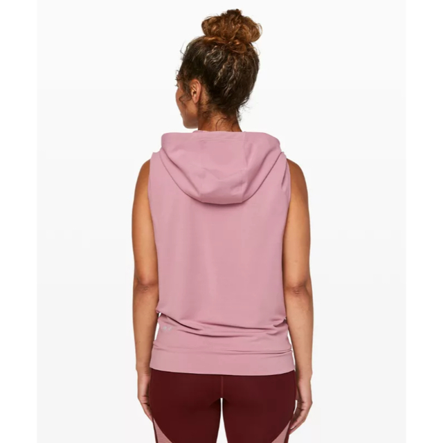 lululemon(ルルレモン)のルルレモン Barry‘sコラボ Hoodie 激レア 新品 タグ付き スポーツ/アウトドアのランニング(ウェア)の商品写真