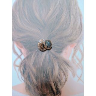 No.214  ゴールドパーツ×ブルービジュー  小ぶりポニーフック(ヘアアクセサリー)