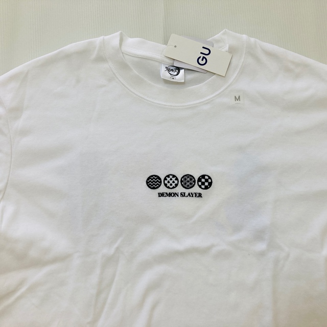GU(ジーユー)の【新品未使用】GU/ジーユー　Tシャツ　Mサイズ　鬼滅の刃 -04 メンズのトップス(Tシャツ/カットソー(半袖/袖なし))の商品写真