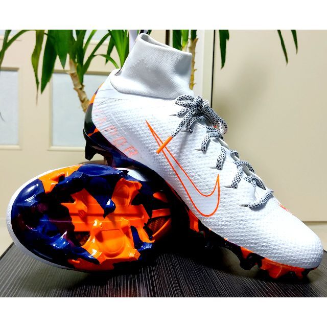 NIKE(ナイキ)のNIKE VAPOR UNTOUCHABLE PRO 3 アメフトスパイク スポーツ/アウトドアのスポーツ/アウトドア その他(アメリカンフットボール)の商品写真