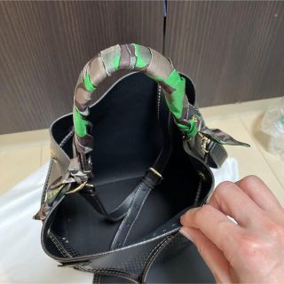 美品★レア フルラ ステイシー 紗栄子パンチング バケツバッグ 巾着バッグ