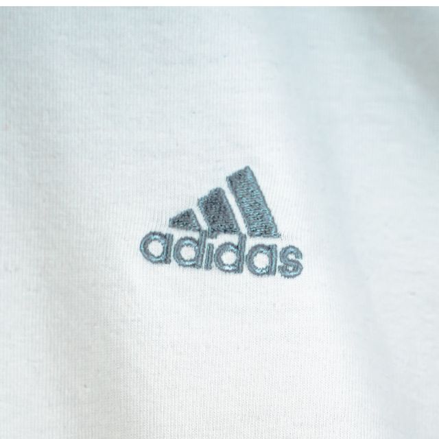 adidas(アディダス)の人気 adidas フロント ワンポイント 刺繡ロゴ 3ストライプ Tシャツ メンズのトップス(Tシャツ/カットソー(半袖/袖なし))の商品写真