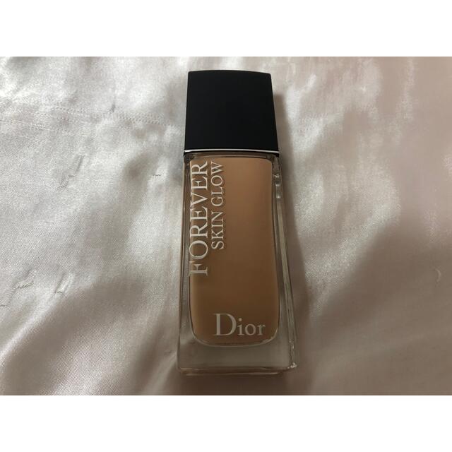 Diorスキンフォーエヴァーフルイドグロウ 1.5N コスメ/美容のベースメイク/化粧品(ファンデーション)の商品写真