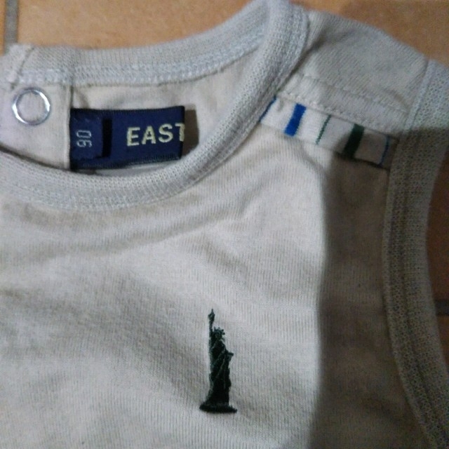 EASTBOY(イーストボーイ)のキッズベスト キッズ/ベビー/マタニティのキッズ服男の子用(90cm~)(Tシャツ/カットソー)の商品写真
