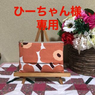 マリメッコ(marimekko)のマリメッコ  生地　ハンドメイド　ティッシュケース付きポーチ　　(ポーチ)