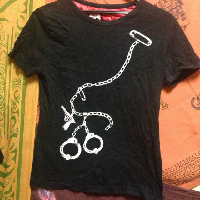 BANANA FISH(バナナフィッシュ)のBANANA FISH 手錠Tシャツ レディースのトップス(Tシャツ(半袖/袖なし))の商品写真