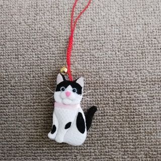 ハンドメイド　ちりめんストラップ　猫(キーホルダー/ストラップ)