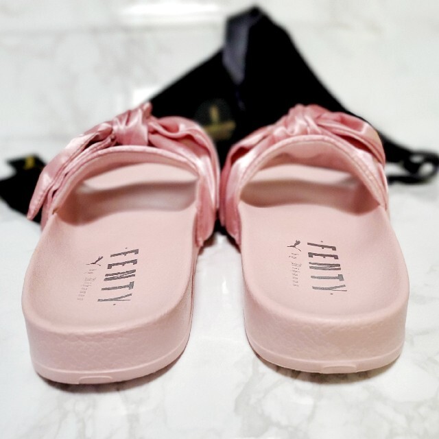 PUMA(プーマ)のPuma Bow Slide リアーナ　リボンサンダル　23cm レディースの靴/シューズ(サンダル)の商品写真