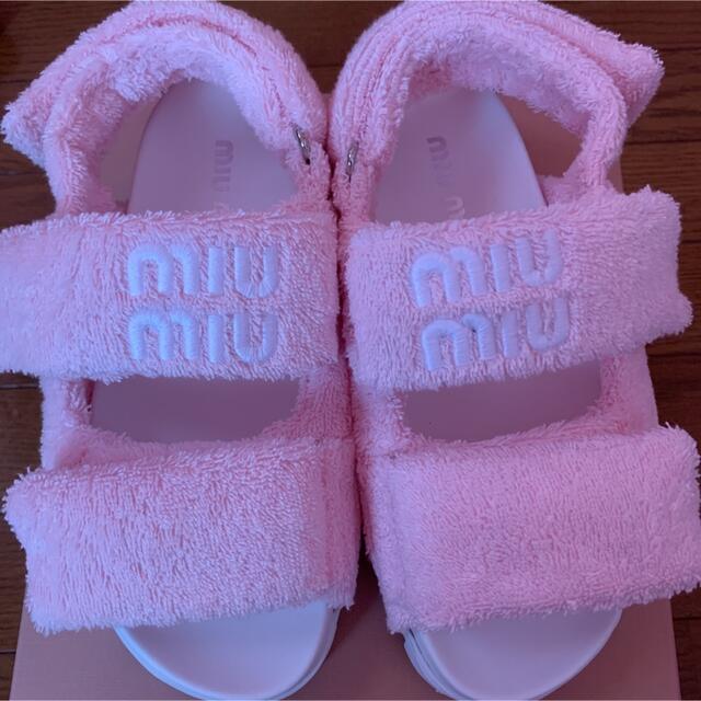 日本産】 miumiu - ミュウミュウサンダルピンク新品未使用 サンダル