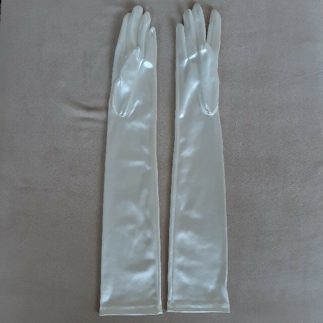 ウェディンググローブ　ロング(約50cm)　ホワイト レディースのフォーマル/ドレス(ウェディングドレス)の商品写真