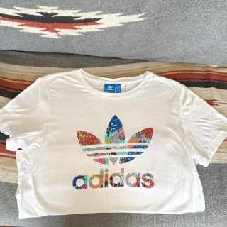 アディダス(adidas)のadidas Tシャツ(Tシャツ(半袖/袖なし))