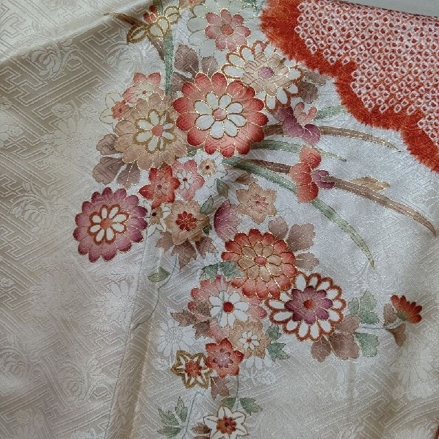 ①正絹  豪華振袖  乱菊  絞り  金駒刺繍  金彩