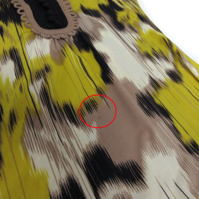 BCBGMAXAZRIA(ビーシービージーマックスアズリア)のビーシービージーマックスアズリア カットソー 総柄 黄色系 白 紺 茶 XXS レディースのトップス(カットソー(半袖/袖なし))の商品写真