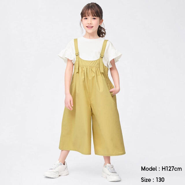 GU(ジーユー)のＧＵ　サロペットフレアパンツ　130cm キッズ/ベビー/マタニティのキッズ服女の子用(90cm~)(パンツ/スパッツ)の商品写真