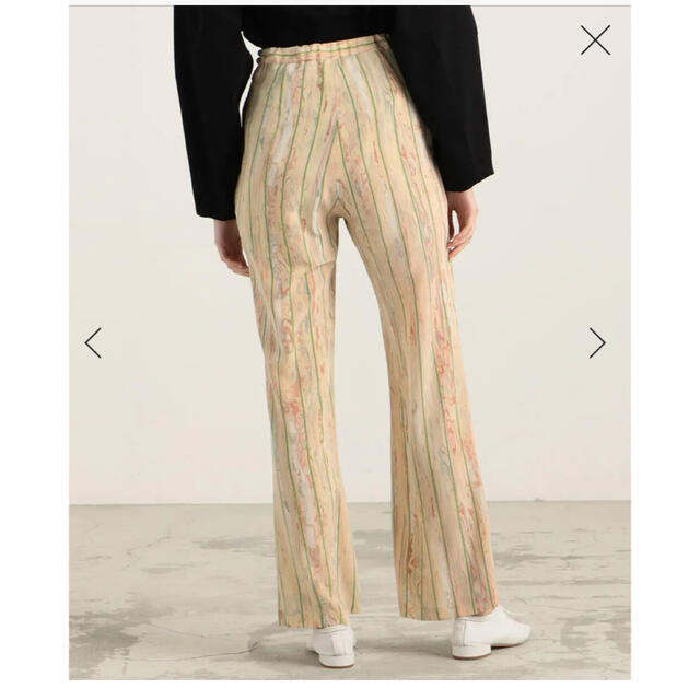 mame(マメ)の(a様専用)Marble Print Silk Trousers レディースのパンツ(カジュアルパンツ)の商品写真