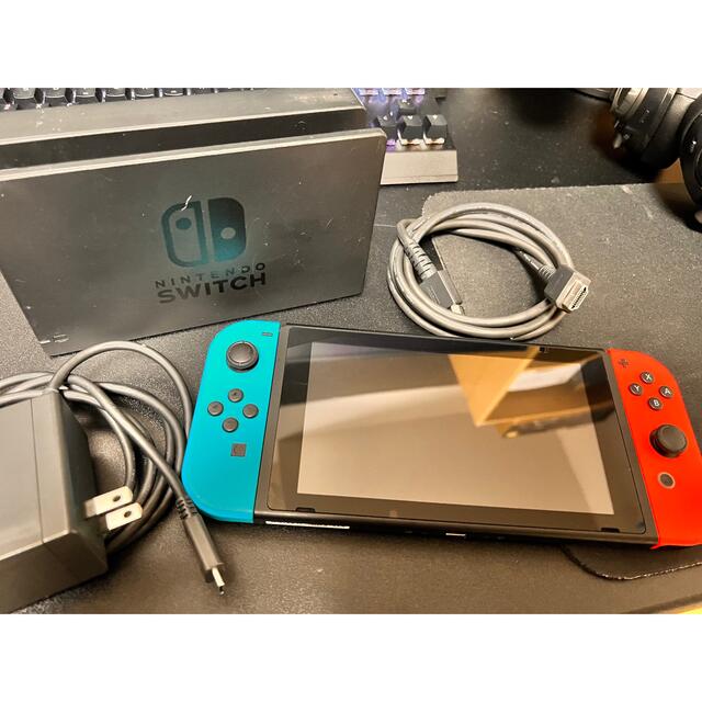Nintendo Switch(ニンテンドースイッチ)のNintendo Switch(ニンテンドースイッチ) コントローラー付 エンタメ/ホビーのゲームソフト/ゲーム機本体(家庭用ゲーム機本体)の商品写真
