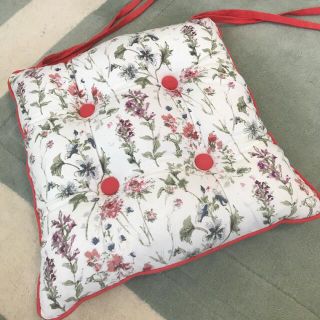LAURA ASHLEY - ローラアシュレイ meadows flower 花柄 クッション