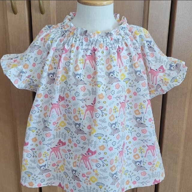 シャーリングブラウス⭐90～95size キッズ/ベビー/マタニティのキッズ服女の子用(90cm~)(Tシャツ/カットソー)の商品写真