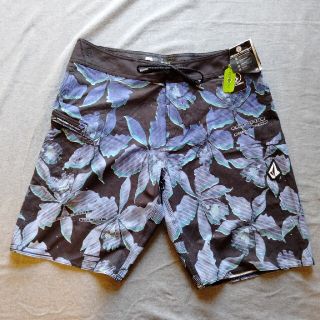 ボルコム(volcom)の☆新品　ボルコム　サーフパンツ32インチ(水着)