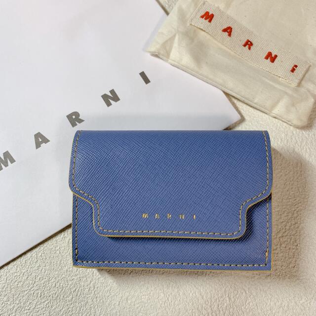 ブルー【新品未使用】マルニ トランク ミニウォレット 三つ折り財布 | フリマアプリ ラクマ
