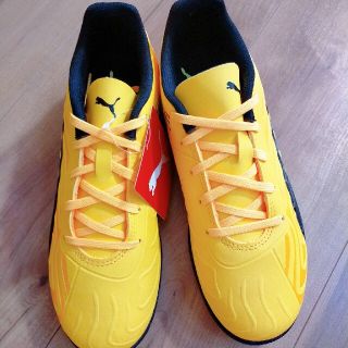 プーマ(PUMA)のpumaプーマサッカーシューズ靴新品22cmスパイクフットサル(シューズ)