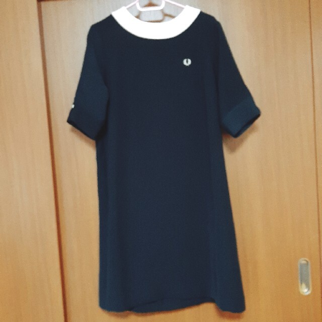 FRED PERRY(フレッドペリー)のフレッドペリー　ネイビー　ミニワンピース レディースのワンピース(ミニワンピース)の商品写真