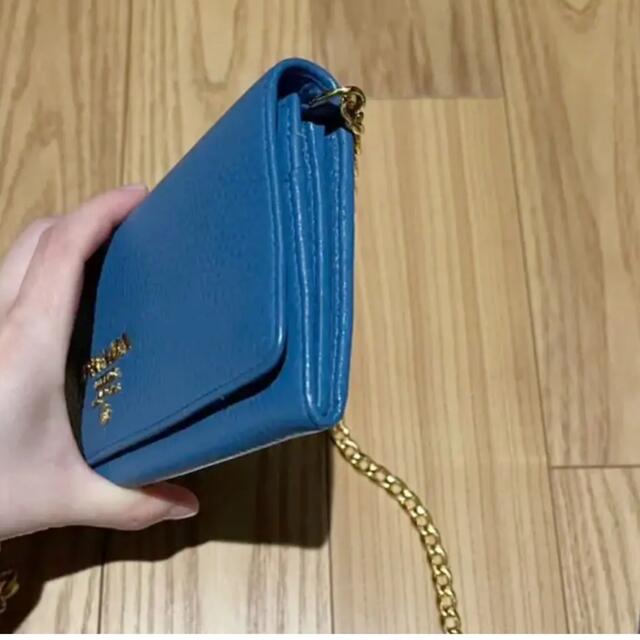 PRADA(プラダ)のPRADA プラダ　チェーンウォレット　ブルー レディースのファッション小物(財布)の商品写真