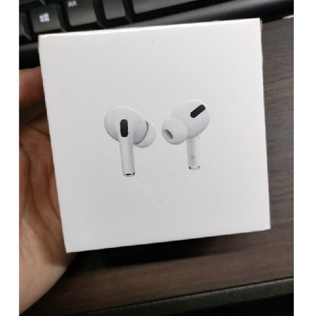 airpods pro 2台　新品、保証未開始です。日本版です。 スマホ/家電/カメラのオーディオ機器(ヘッドフォン/イヤフォン)の商品写真