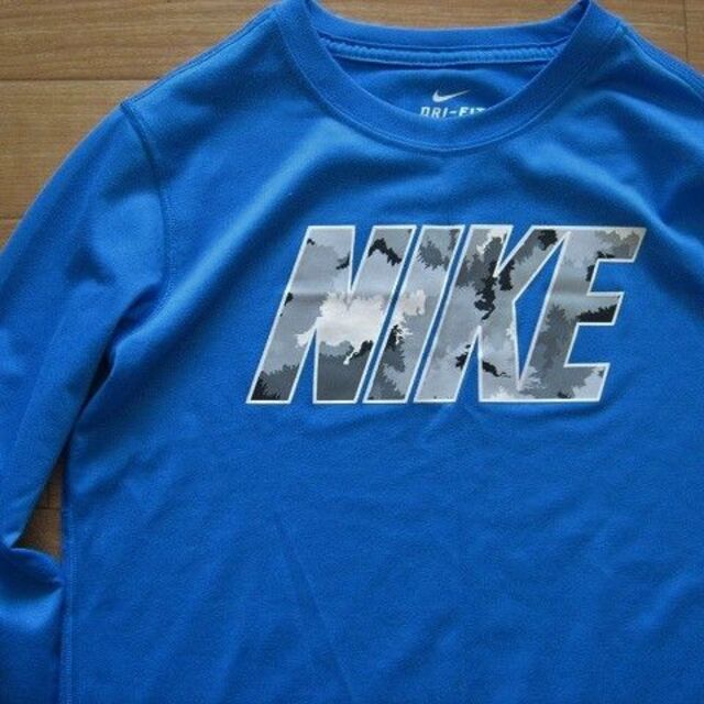 NIKE(ナイキ)のＮＩＫＥ）青（１３０～１４０）ドライ　長袖Ｔシャツ☆ドライフィット キッズ/ベビー/マタニティのキッズ服男の子用(90cm~)(Tシャツ/カットソー)の商品写真