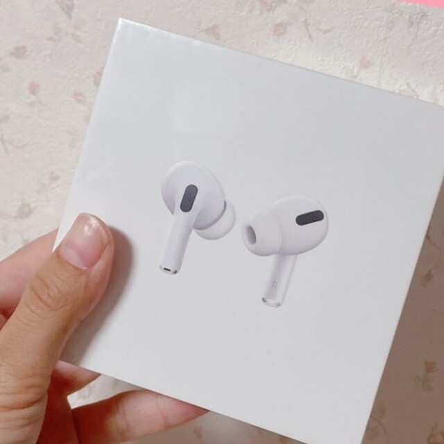 新品airpods pro 2台 スマホ/家電/カメラのオーディオ機器(ヘッドフォン/イヤフォン)の商品写真