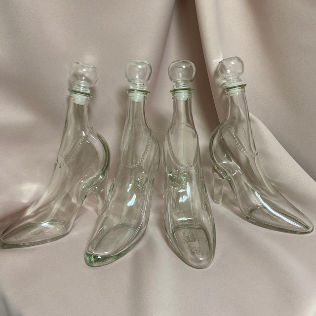シンデレラ ガラスの靴 空瓶 丸キャップ 4個 インテリア/住まい/日用品のインテリア小物(置物)の商品写真