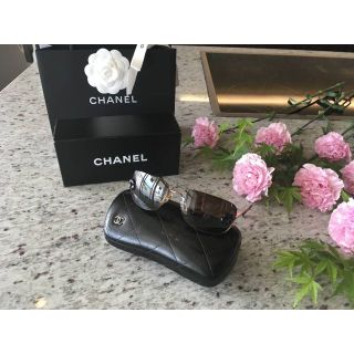 シャネル(CHANEL)の★正規品★CHANEL★カメリアサングラス★グラデュエーションレンズ★ＹＧフレー(サングラス/メガネ)