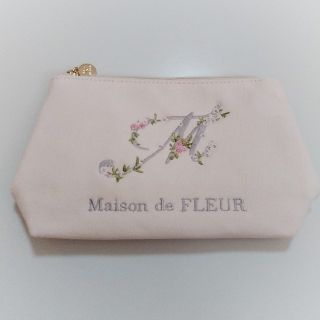 メゾンドフルール(Maison de FLEUR)の【未使用】メゾンドフルール　Maison de FLEUR　イニシャルポーチ　M(ポーチ)