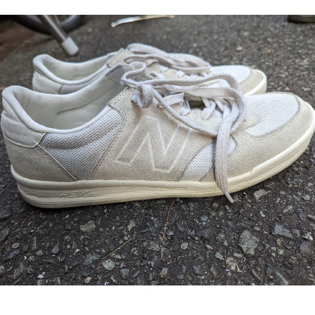 New Balance(ニューバランス)のNew Balance CRT300 スエード ベージュ ホワイト 28.0cm メンズの靴/シューズ(スニーカー)の商品写真