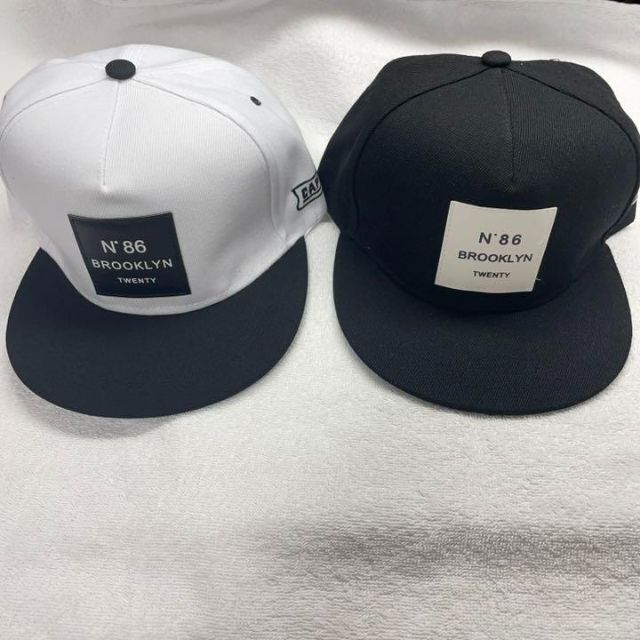 【セール中】キャップ メンズ レディース　ホワイト　ブラック　白　黒　帽子 メンズの帽子(キャップ)の商品写真
