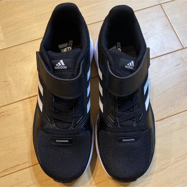 adidas(アディダス)の新品 adidas アディダス スニーカー キッズ 21㎝ キッズ/ベビー/マタニティのキッズ靴/シューズ(15cm~)(スニーカー)の商品写真