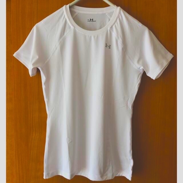 UNDER ARMOUR(アンダーアーマー)のアンダーアーマー　女性用Tシャツ スポーツ/アウトドアのトレーニング/エクササイズ(トレーニング用品)の商品写真