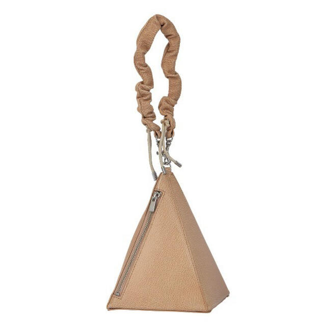 Ameri VINTAGE(アメリヴィンテージ)のAmeri Vintage  PYRAMID CHAIN バッグ　ベージュ レディースのバッグ(ショルダーバッグ)の商品写真