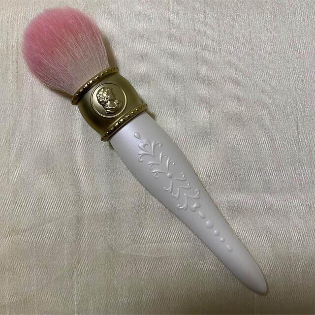 LADUREE(ラデュレ)のラデュレ　チークブラシ コスメ/美容のメイク道具/ケアグッズ(チーク/フェイスブラシ)の商品写真