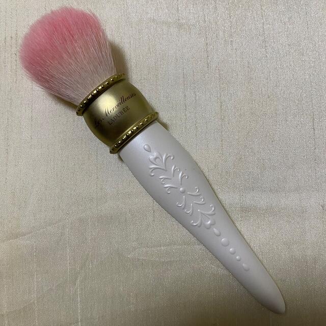 LADUREE(ラデュレ)のラデュレ　チークブラシ コスメ/美容のメイク道具/ケアグッズ(チーク/フェイスブラシ)の商品写真