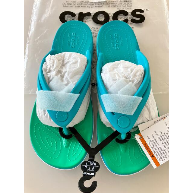 crocs(クロックス)の（新品未使用）クロックス　ビーチサンダル　24センチ レディースの靴/シューズ(ビーチサンダル)の商品写真