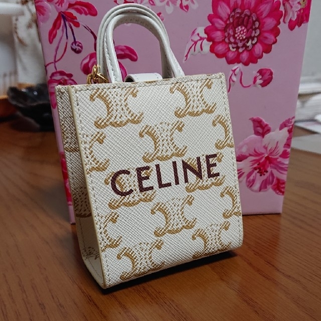 celine(セリーヌ)の【新品】セリーヌ バッグチャーム  カバ トリオンフ レディースのファッション小物(キーホルダー)の商品写真