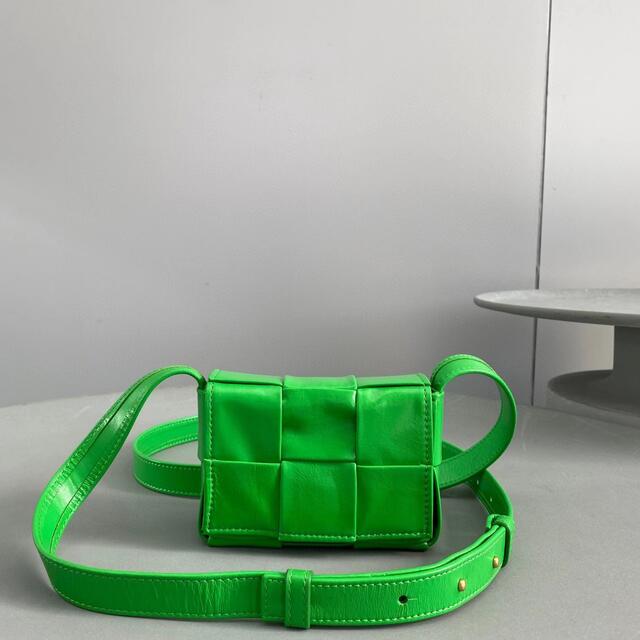 BOTTEGA VENETA 緑色　Cassette ハンドバッグ