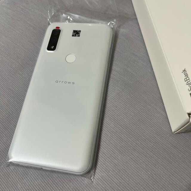 富士通(フジツウ)の新品SoftBank  arrows We ホワイト　 スマホ/家電/カメラのスマートフォン/携帯電話(スマートフォン本体)の商品写真