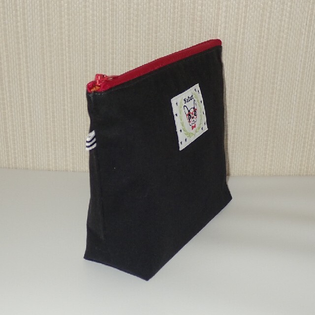フレブル リーフ 黒 ファスナーポーチ ハンドメイドのファッション小物(ポーチ)の商品写真