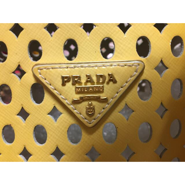 PRADA(プラダ)のPRADA プラダサフィアーノパンチングレーザー2way ショルダーバッグ レディースのバッグ(ショルダーバッグ)の商品写真