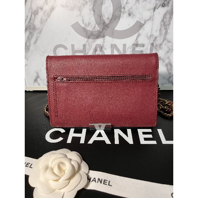 CHANEL(シャネル)の☆正規超美品☆シャネル　チェーンウォレット　カーフスキン　レッド♪ レディースのバッグ(ショルダーバッグ)の商品写真