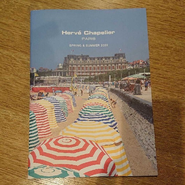 Herve Chapelier(エルベシャプリエ)のHerve Chapelinr 冊子 パンフ  春夏2022【新品・送料込み】 エンタメ/ホビーのコレクション(印刷物)の商品写真