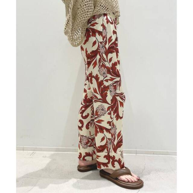 L'Appartement DEUXIEME CLASSE(アパルトモンドゥーズィエムクラス)の【SENSI STUDIO】Print Slouchy Pants◇36 レディースのパンツ(カジュアルパンツ)の商品写真