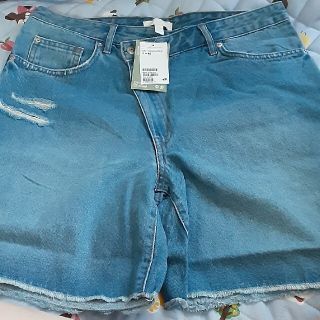 エイチアンドエム(H&M)のH&M☆新品☆大きいサイズデニムショートパンツ(ショートパンツ)